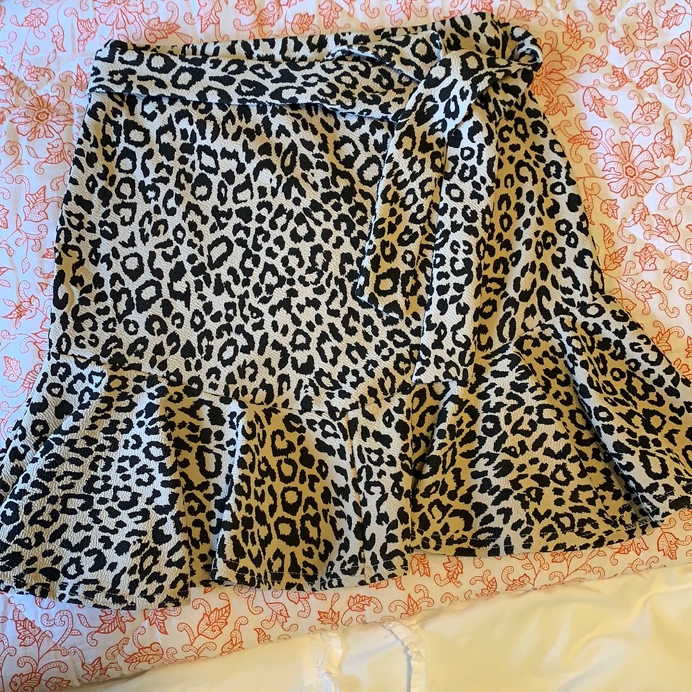 NWT cheetah ruffle mini skirt